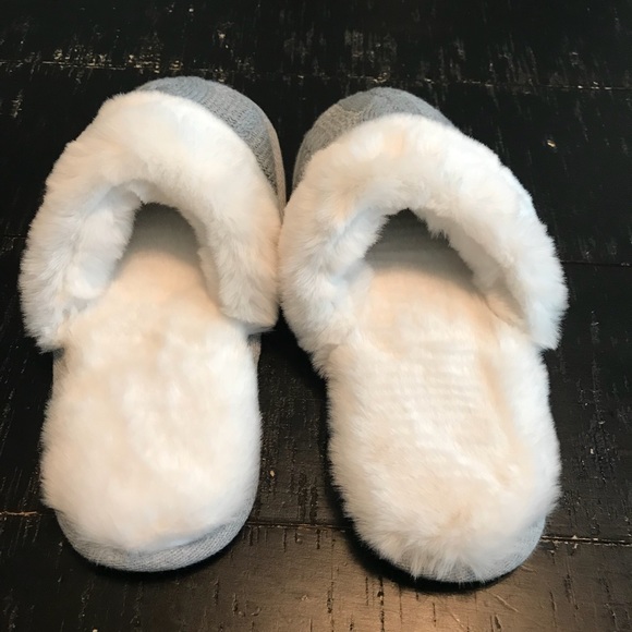 New Without Tag VS Knitted Slippers - Picture 2 of 3